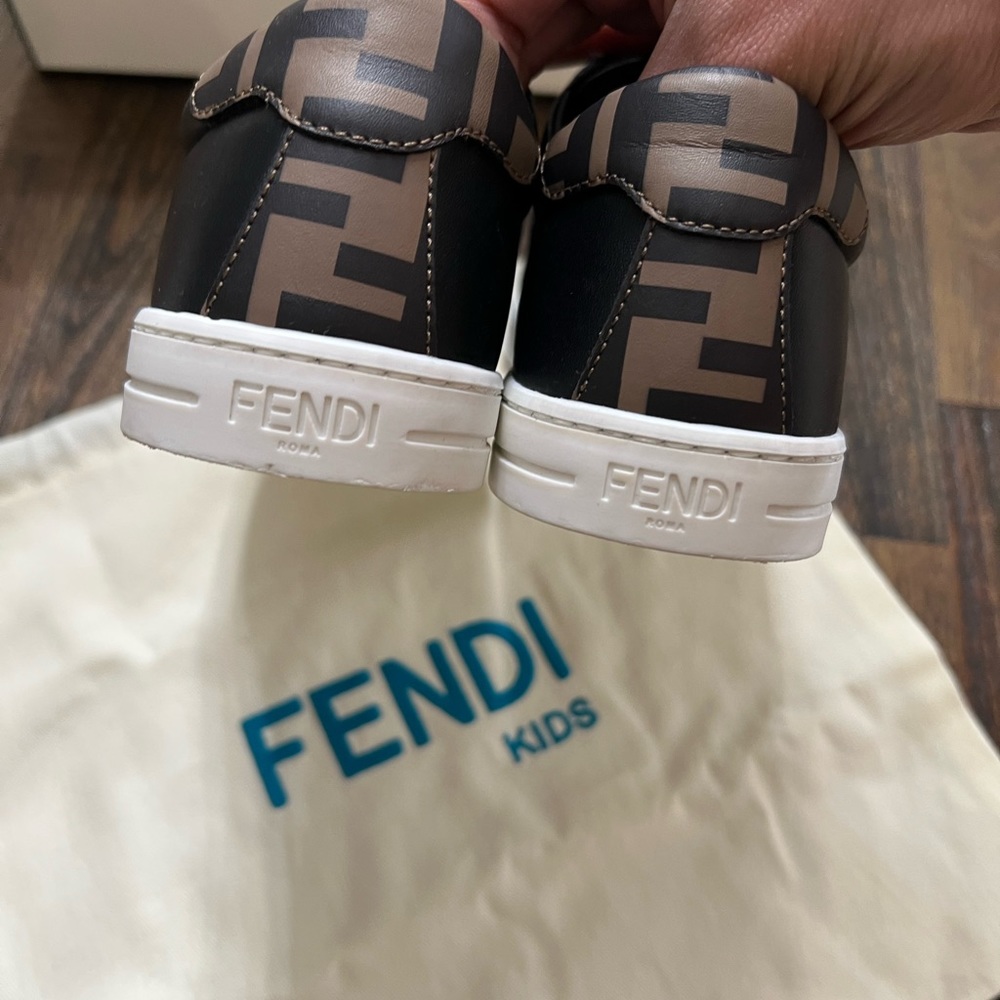 Fendi Kids' FF Logo Low Top Sneaker Kids Size 34 ( US 3) - Picture 7 of 11